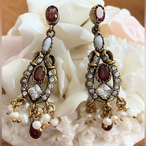 unbranded Jewelry - Vintage * Beautiful India Garnet Pearl & CZ Chandelier Dangle Earrings